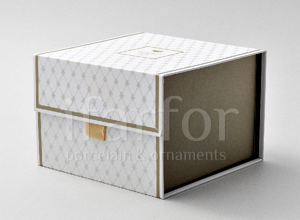 Gift wrapping box middle White Кубик на магнитах