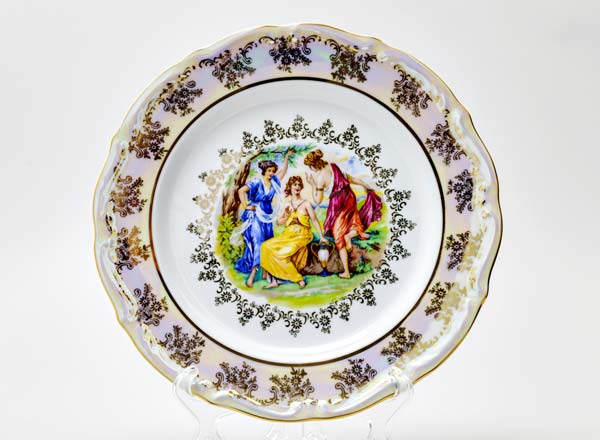 Plate shallow Madonna Mother of Pearl