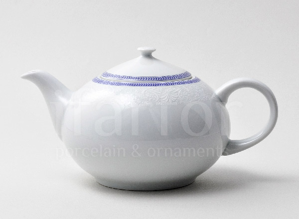 Teapot brewing Charlotte Opal