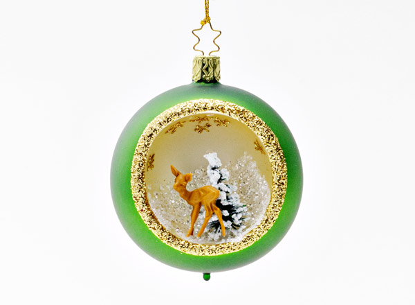 Christmas tree toy Reflector ball Green in the winter forest