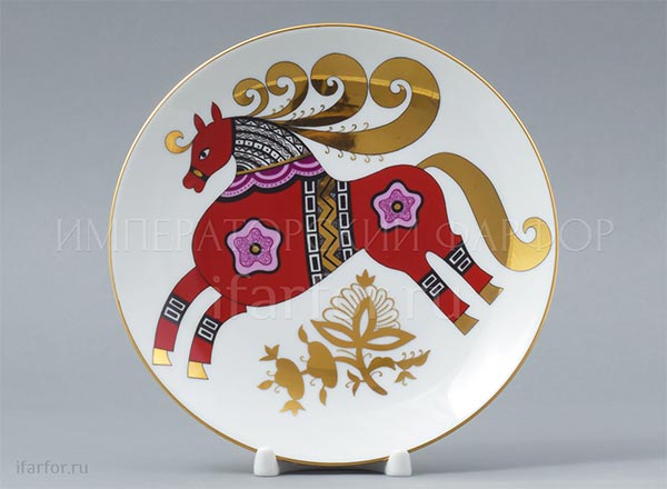 Plate decor. Red horse