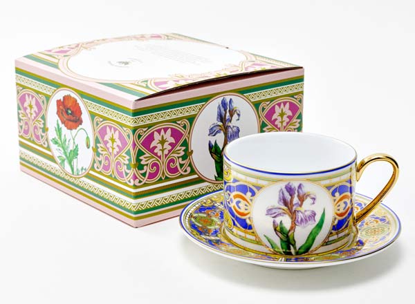 Cup and saucer tea Flowers and berries of Russia. Delicate iris Solo