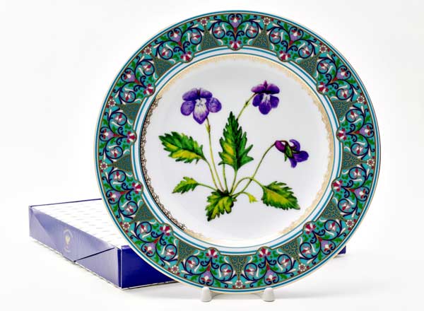 Decorative plate in a gift box Flowers and berries of Russia. Incised violet