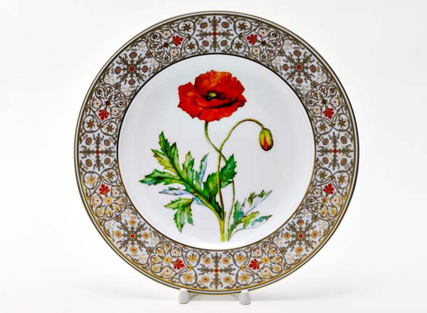 Decorative plate in a gift box Flowers and berries of Russia. Oriental poppy